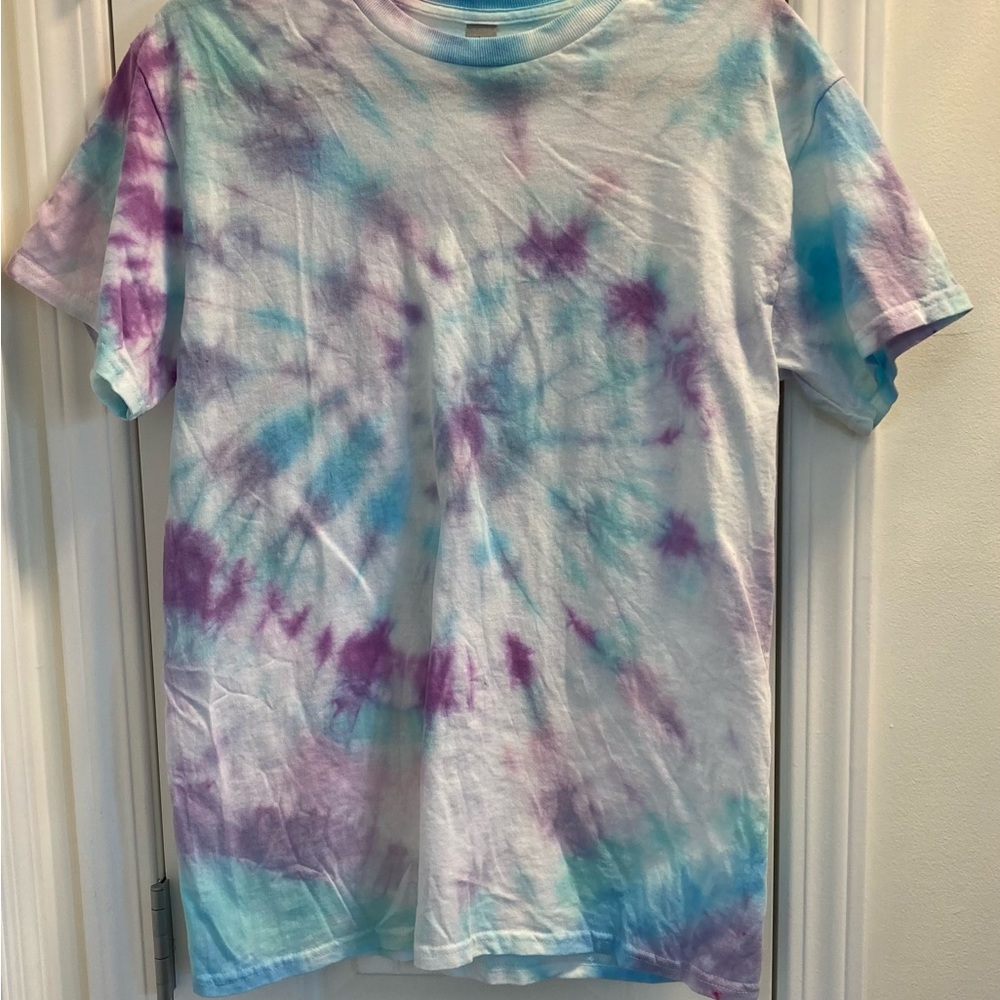 Handcrafted Size Medium Tie-dyed Short Sleeve Tee